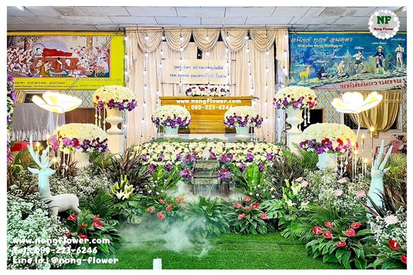 จัดงานศพแบบทันสมัย หีบศพราคาถูก ดอกไม้หน้าหีบแบบสวน จัดดอกไม้หน้าศพสวยหรู ดอกไม้และสวนหน้าศพ สวนงานศพ สวนหน้าหีบศพ รูปแบบทันสมัย ประดับนกยูง แบบที่ 21